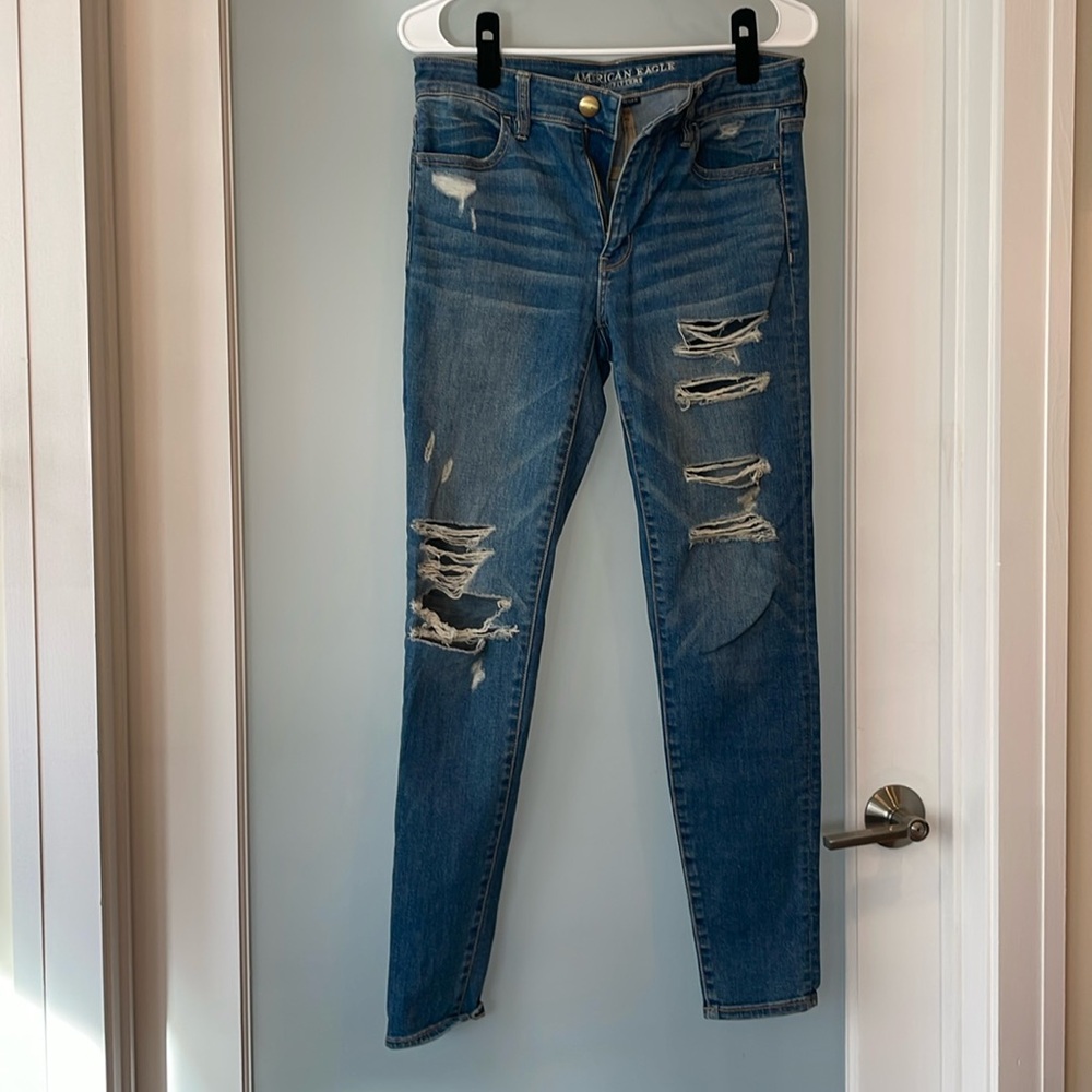 American Eagle distressed skinny jeans 6